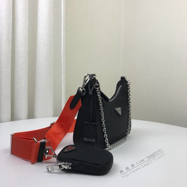 prada女包 普拉達2020新款nylon Hobo手拎包 時尚百搭 prada腋下包 1BH204 Prada單肩斜挎包  pyd2380